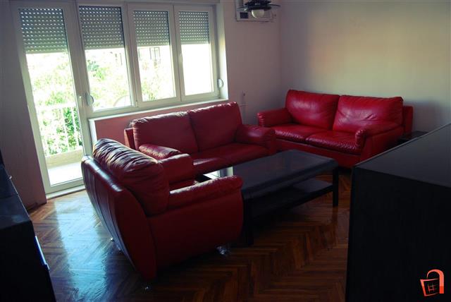 For rent  67m2 apartment in the heart of Debar Malo, Park